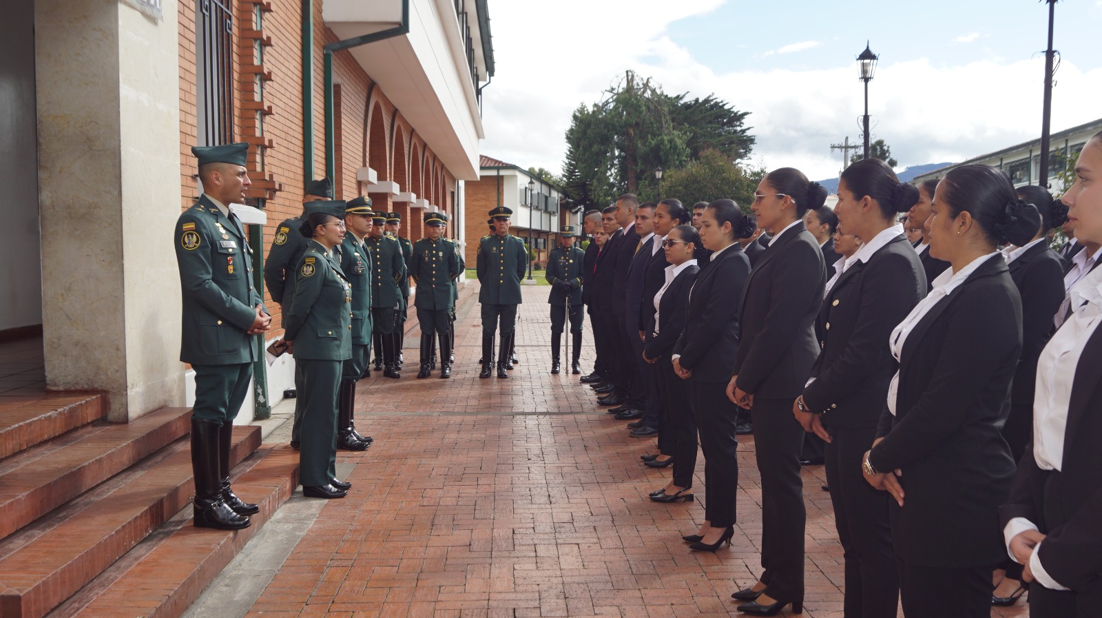 82 nuevos profesionales ingresan al Ejército Nacional